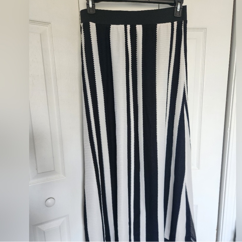 Elegant Striped Maxi Skirt in Black and White